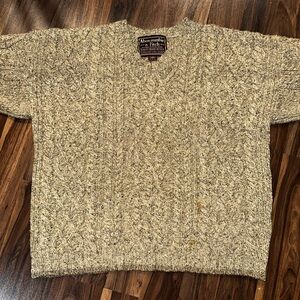 Abercrombie & Fitch V-Neck Sweater in Tan